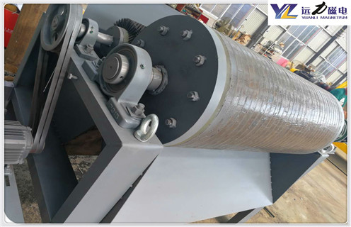 錳礦磁選機，錳礦磁選機廠家介紹關于錳礦磁選機基本特點_皮帶工作原理_磁鐵礦鉀長石磁選機廠家倡導鉀長石磁選機環保生產理念廠家 