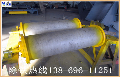 1.干式永磁滾筒采用人民共和國機械工業(yè)標準“JB / 7895-1999”,采用稀土復合磁性系統(tǒng),并采用高強度膠(J-39)粘結和環(huán)氧灌注,磁性表面用不銹鋼加強膠膠掛膠,不脫落.氣缸兩端的密封墊圈涂有塑料密封,確保無水;整體采用先進的技術和合理的結構.經過特殊設計,使的磁場強度分布更為合理,分選效果更明顯. 　　2.此碎鋼磁選機永磁筒體機身通過特殊設計,不易堵塞材料,運行材料.通過半逆流類型.